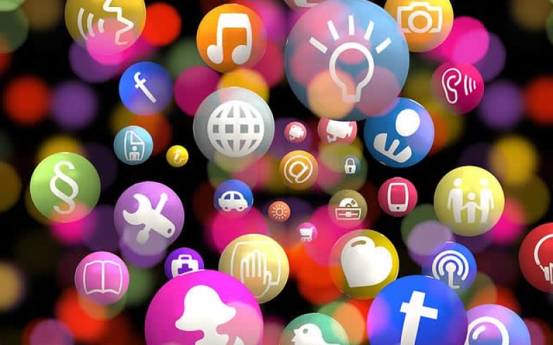 How to Turn Social Networking Into Social Support While in College