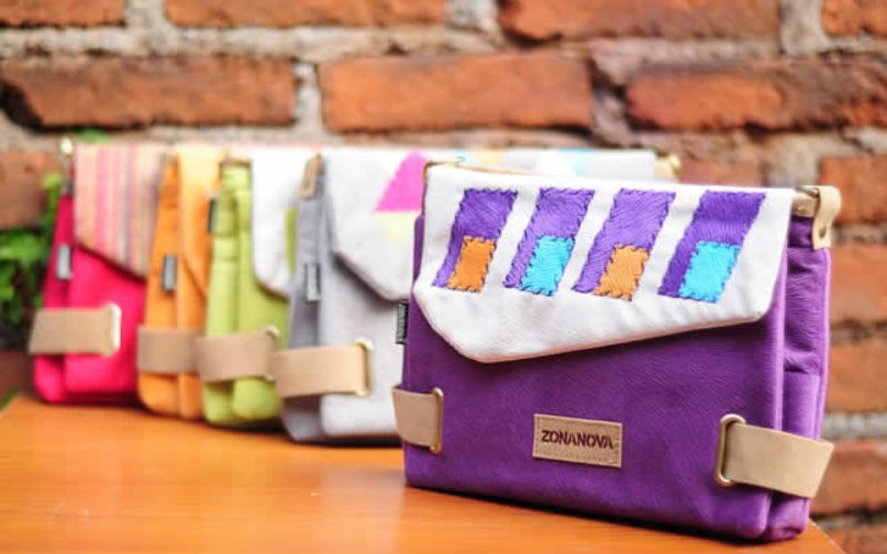 Fashion Tips for Female College Students: How to Match Clutches With Party Dresses