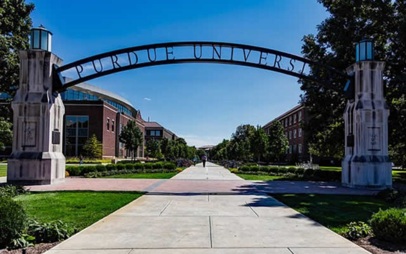 4 Factors to Consider When Selecting a College to Attend