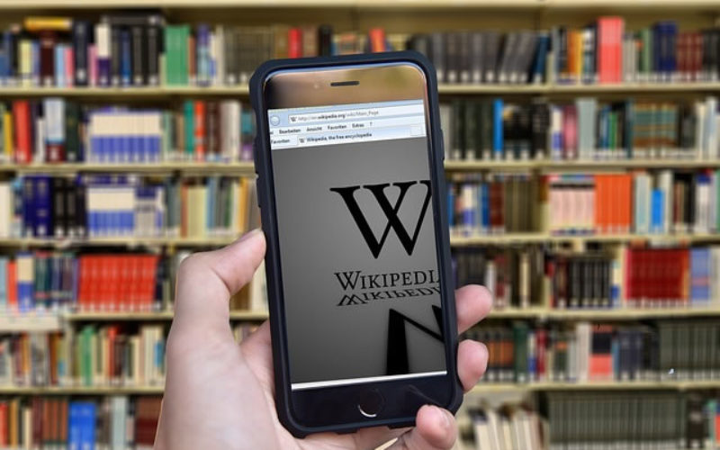 Why Every College Student Needs the Wikipedia Offline App