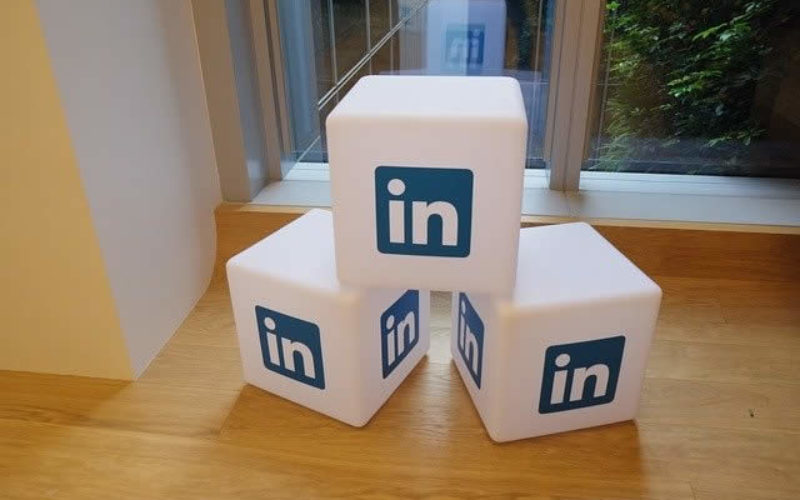10 Smart Reasons to Make Your LinkedIn Account While in College