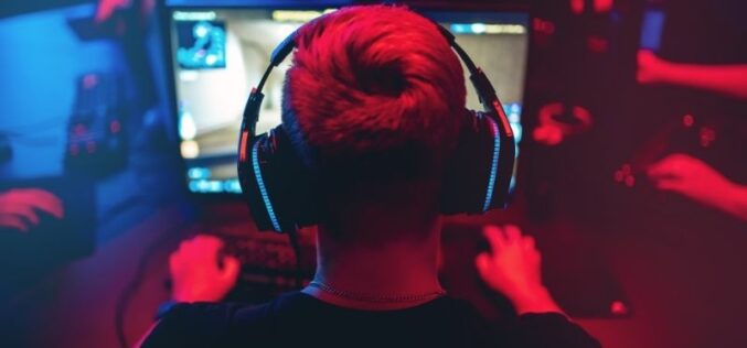 How You Should Be Positioned at Your Gaming Desk