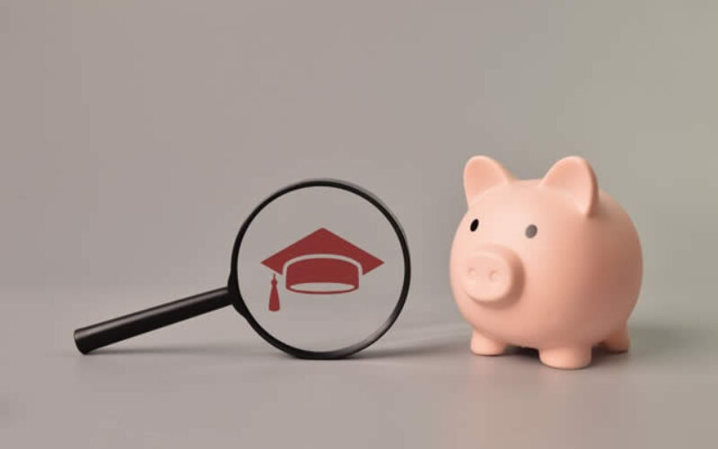 5 Tips for Financially Surviving College