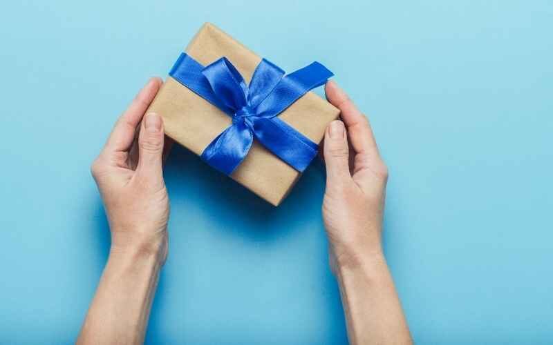 How To Pick a Gift for Your College Sweetheart