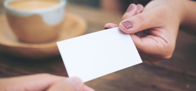 4 Reasons Why College Students Should Carry Business Cards