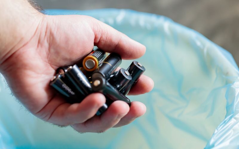 5 Things You Shouldn’t Throw in the Garbage
