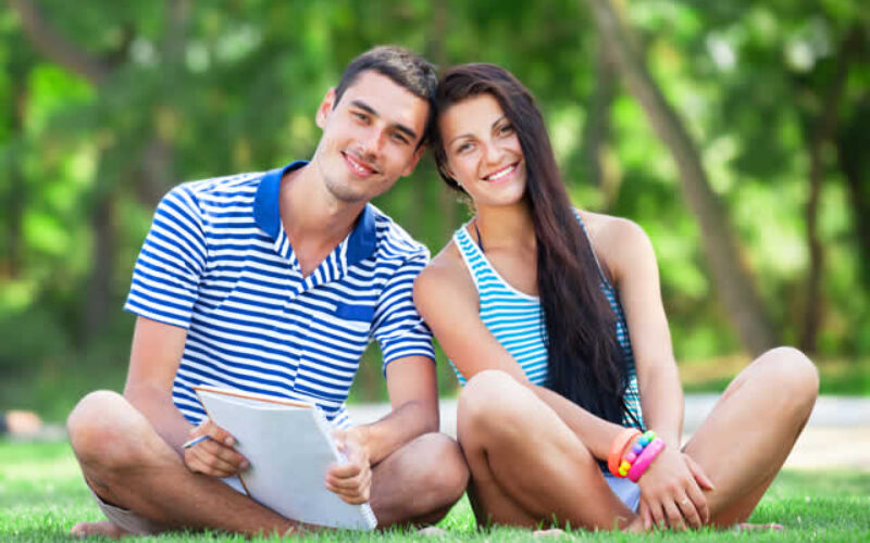 How To Balance Your College Education and Relationships