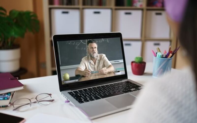 Overcoming Online Learning Challenges Before You Enroll