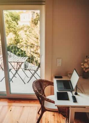 5 Reasons to Live in Your Own Apartment in College