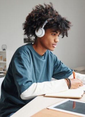 Essential Technology and Cables Every College Student Needs