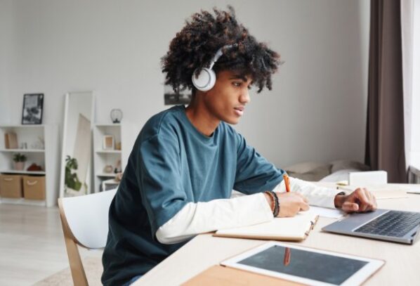 Essential Technology and Cables Every College Student Needs