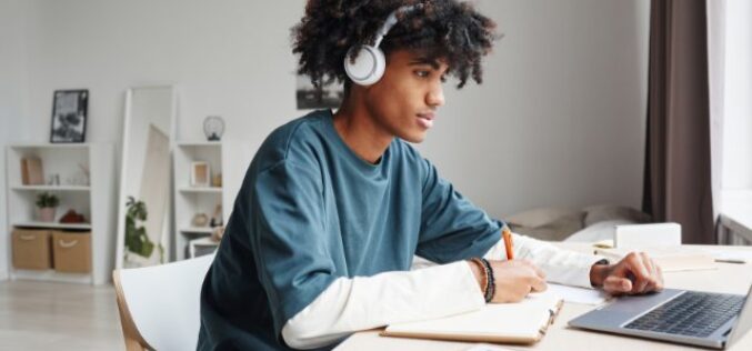 Essential Technology and Cables Every College Student Needs